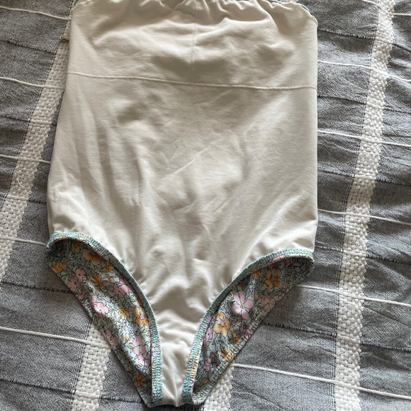 📍SOLD📍5 for $25  Youth girls Billabong bathing suit - Picture 4 of 5